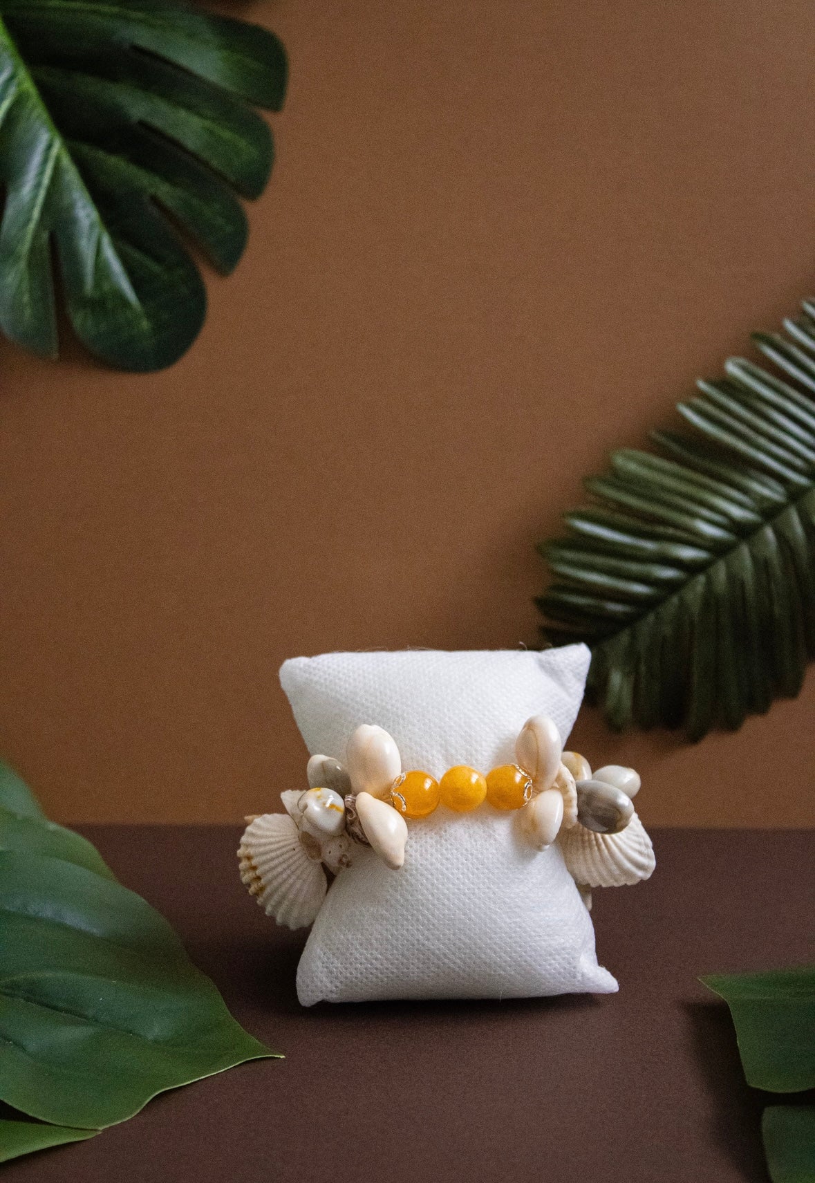 Bracelet coquillages et jade jaune