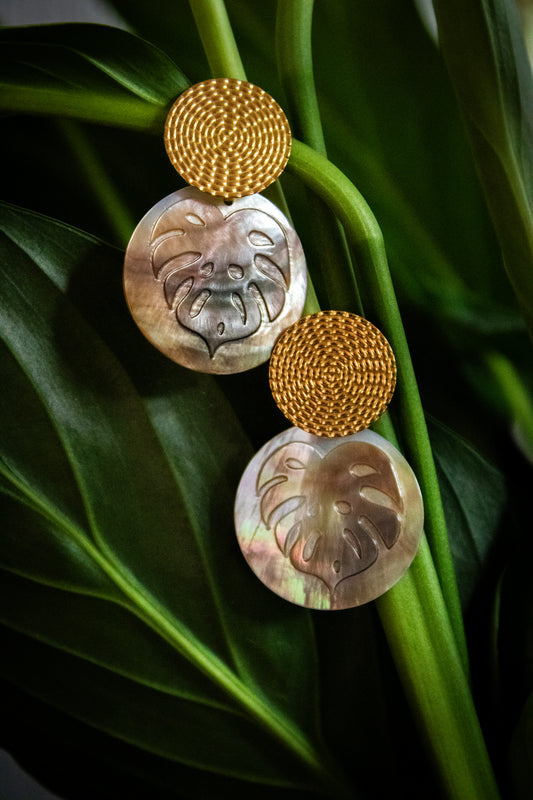 Boucle d'oreille APE en nacre